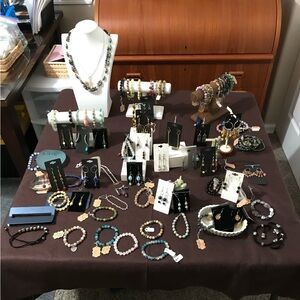 Handmade jewelry!

Individual pieces 

Made on Maui